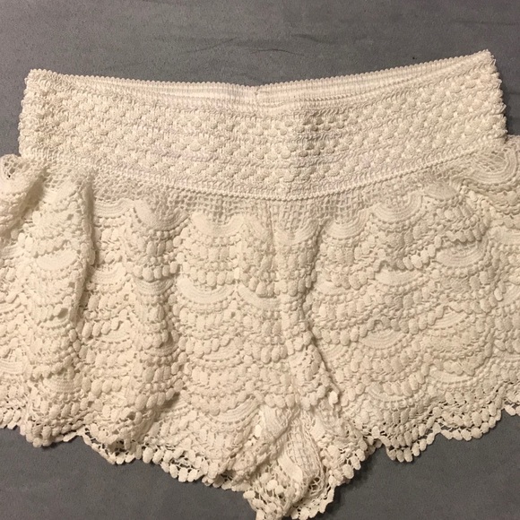 Women’s summer lace tired shorts! Size SM. Used. - Picture 2 of 2